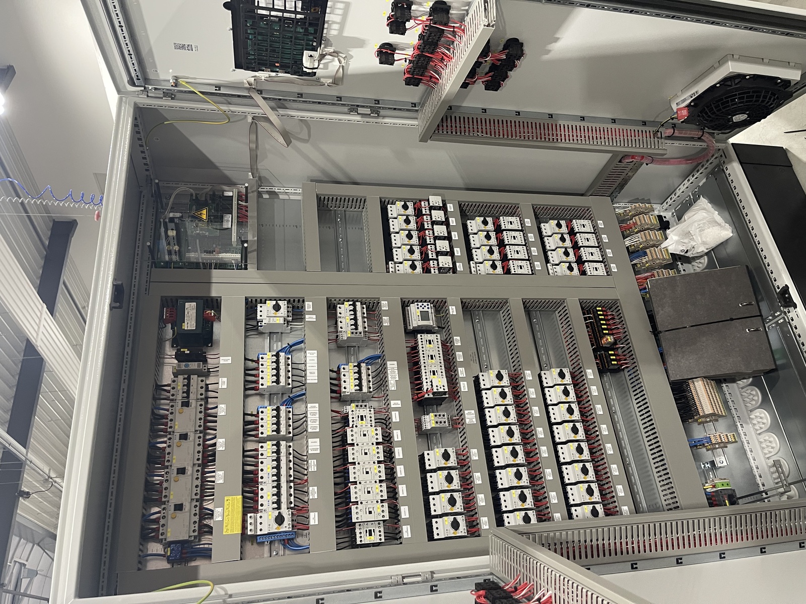 Control cabinet layer house